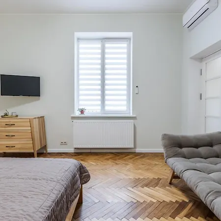Inshiapartments On Teodora Square Apartament